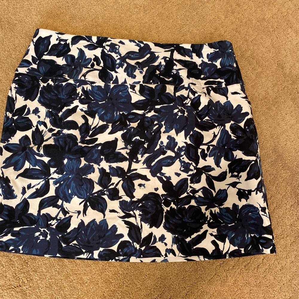 NWOT S.C. & Co. - Blue & white floral print pull on skort, Size: XXL